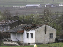 Следы обстрела жилых домов в Нагорном Карабахе