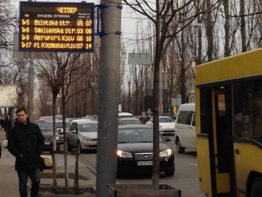 В столице до конца года установят 150 электронных табло на остановках общественного транспорта 