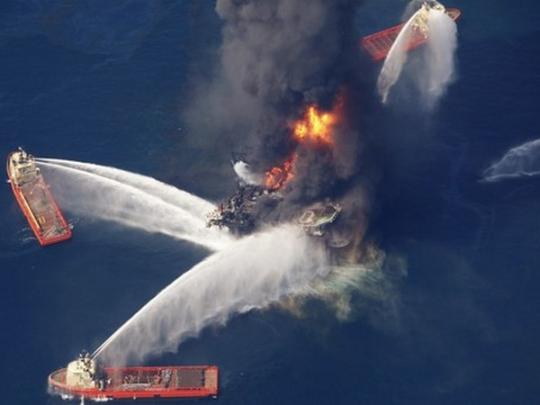 Пожар на нефтяной платформе BP