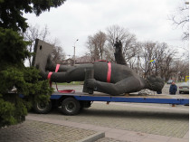демонтаж памятника Орджоникидзе в Мариуполе