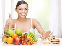 Человеку, склонному к повышению давления, полезно есть зелень, овощи и фрукты с каждым приемом пищи 