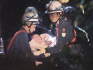 В Японии спасатели извлекли живым и невредимым из-под обломков дома 8-месячного ребенка (видео)
