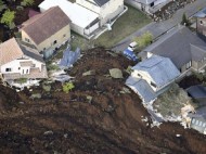 Второе за последние двое суток землетрясение на острове Кюсю унесло жизни более 40 человек