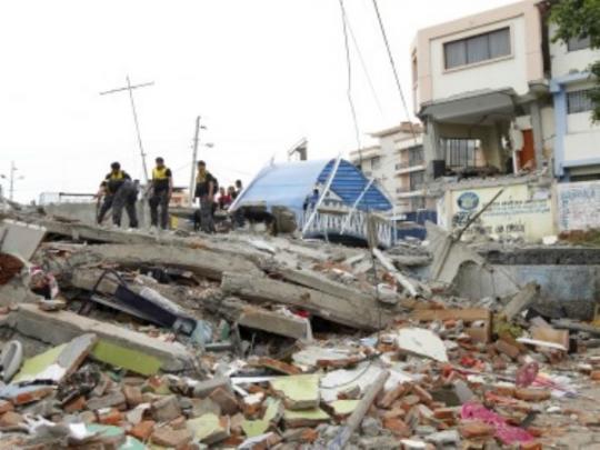 Разрушенные землетрясением дома