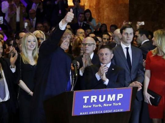 Дональд Трамп приветствует своих сторонников в Нью-Йорке