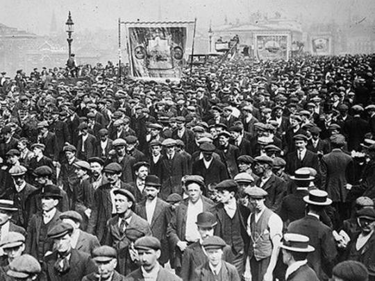 1 мая 1886 года американские рабочие вышли на забастовку с требованием 8-часового рабочего дня 