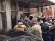Неизвестные в камуфляже избили депутатов под Киевсоветом — Ильенко (фото, видео)