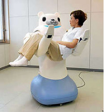 Робот-санитар, созданный для облегчения ухода за лежачими больными, способен бережно поднимать и носить пациента весом до 120 килограммов