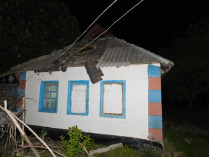 крыша поврежденного здания
