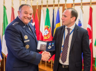 Порошенко наградил генерала НАТО Филиппа Бридлава орденом Ярослава Мудрого (фото)