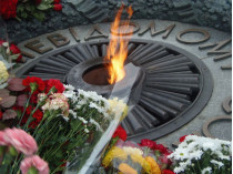 Руководство Украины возложило цветы к могиле Неизвестному Солдату