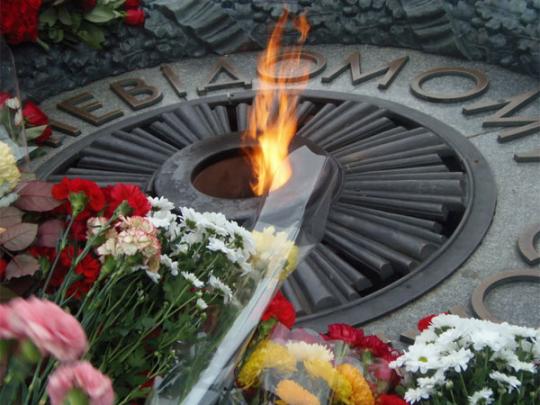Руководство Украины возложило цветы к могиле Неизвестному Солдату