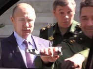 Дверную ручку нового военного автомобиля оторвали на глазах у Путина (видео)