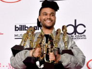 Певец The Weeknd получил восемь наград музыкального журнала Billboard (фото, видео)