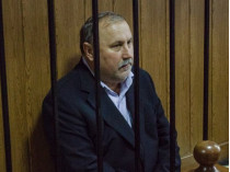 Суд не смог избрать меру пресечения попавшемуся на взятке Герою Украины 