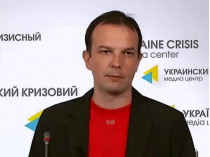 Соболев заявил о намерении КСУ признать закон о люстрации неконституционным