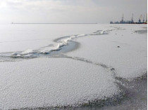 замерзло Азовское море