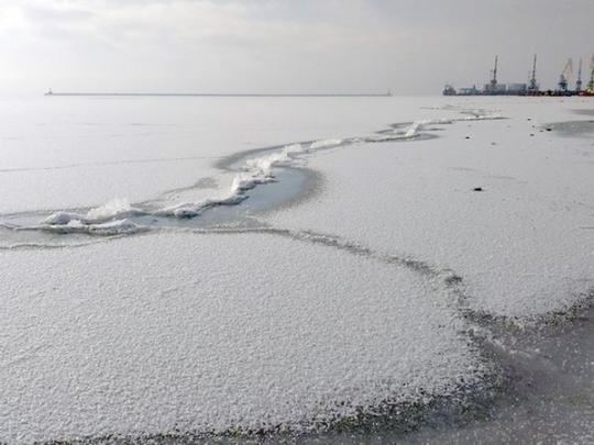 замерзло Азовское море