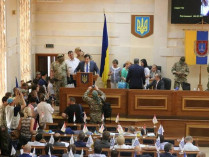 В Одессе активисты сорвали заседание сессии облсовета (фото)