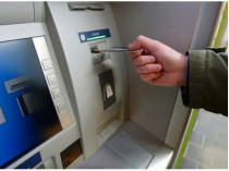 Почему при снятии наличных в банкоматах с помощью карточки «чужого» финучреждения взимаются комиссионные? 