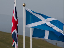 флаги Шотландии и Британии