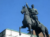 Националистам не удалось снести памятник Щорсу в центре Киева (фото, видео)
