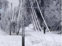 В Одесской области из-за непогоды рухнули 65 опор линий электропередач