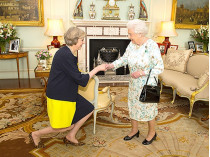 По поручению королевы Елизаветы II Тереза Мэй сформировала новое правительство Великобритании