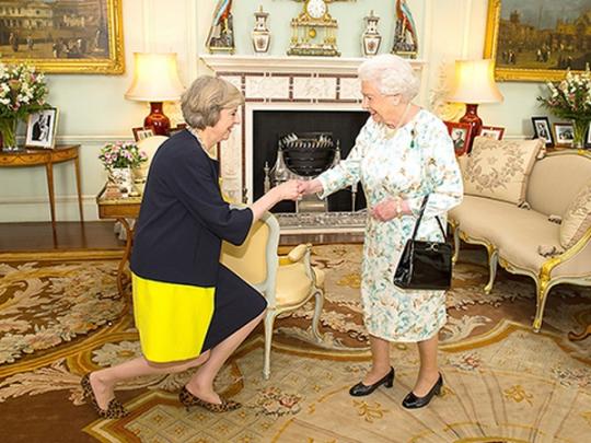 По поручению королевы Елизаветы II Тереза Мэй сформировала новое правительство Великобритании