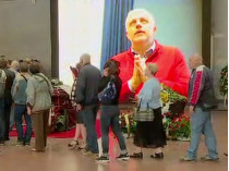 В Киеве сотни людей пришли проститься с Павлом Шереметом (видео)