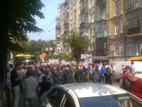 В Киеве вкладчики банка «Михайловский» перекрыли улицу