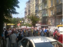В Киеве вкладчики банка «Михайловский» перекрыли улицу