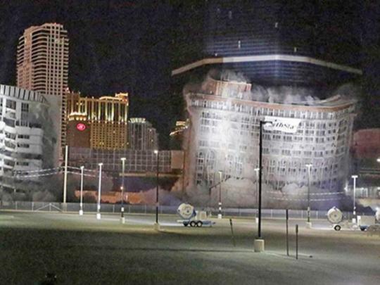 разрушение отеля «Ривьера» в Лас-Вегасе