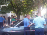 В центре Николаева расстреляли автомобиль клиентов банка. Похищено 2,6 млн грн (фото, видео)