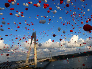 В Стамбуле открыли третий мост через Босфор (фото)