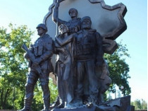 В Луганске подорвали памятник погибшим боевикам (фото)
