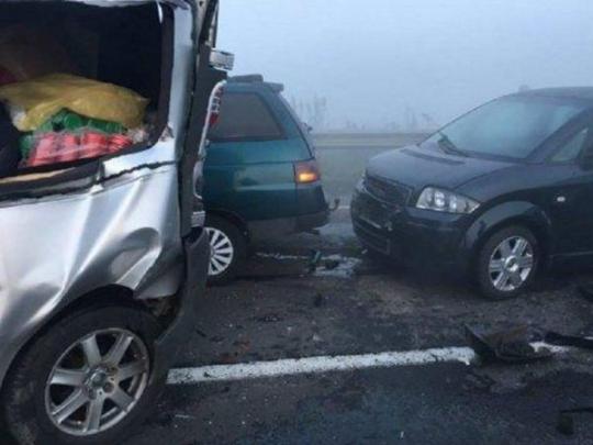 На трассе под Львовом из-за дыма разбились 11 автомобилей