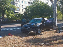 BMW, сбившее дорожников в Николаеве