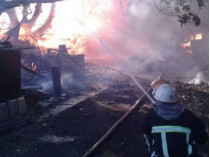 В Николаевской области на территории фермерского хозяйства сгорело 3 тыс. тонн соломы (фото)