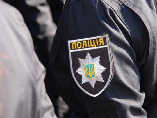 В Киеве неизвестные отобрали оружие и удостоверение у полицейского&nbsp;— СМИ