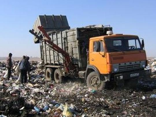 Львовская фирма тайно свозила мусор на Житомирщину, одно из сел уже завалено отходами 