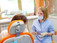 стоматолог 