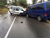 Под Киевом микроавтобус столкнулся с минивэном: один погибший и трое травмированных (фото)