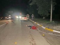 Под Киевом в Гостомеле водитель Volvo на пешеходном переходе сбил двух женщин (фото)