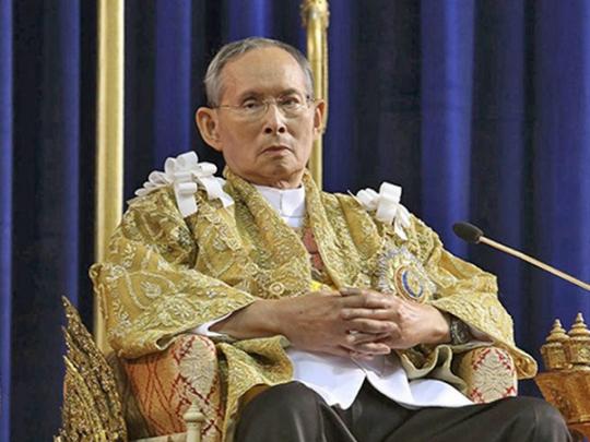 Национальный траур в связи со смертью короля Таиланда продлится не менее года