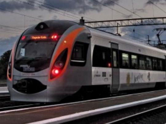 На Львовщине скоростной поезд Hyundai сбил женщину 