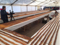 В Бельгии испекли самый длинный в мире шоколадный эклер