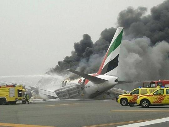 Боинг горит в аэропорту Дубая