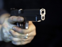 Вооруженные грабители в Николаеве подстрелили прохожего и шестилетнего ребенка