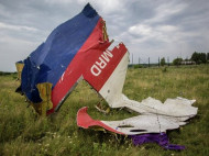 Порошенко продлил мандат миссии по расследованию катастрофы рейса МН17